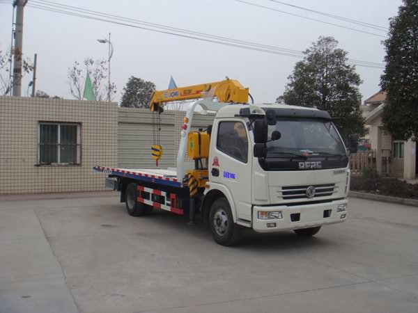 東風多利卡平板帶吊清障車